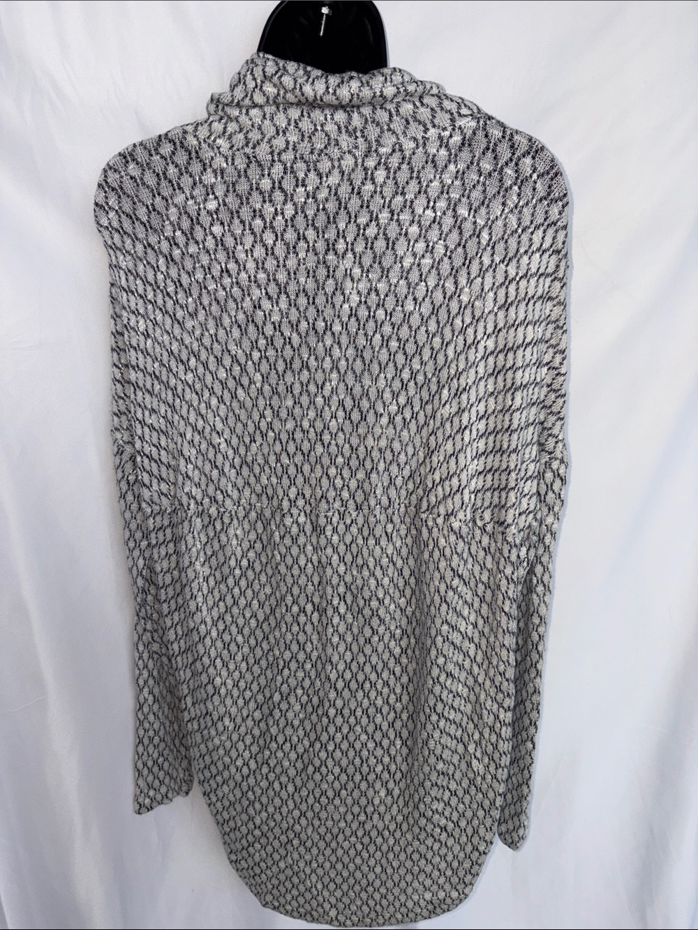 Akemi + Kin XS/S Sweater - Picture 3 of 8
